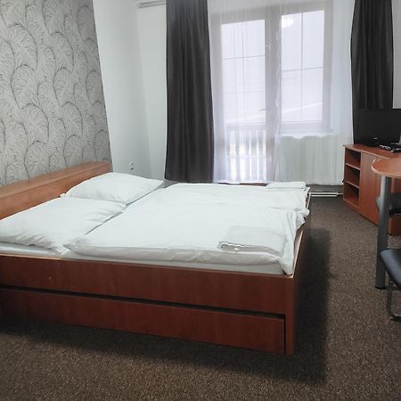 Horsky Hotel Eva Svätý Jur Стая снимка