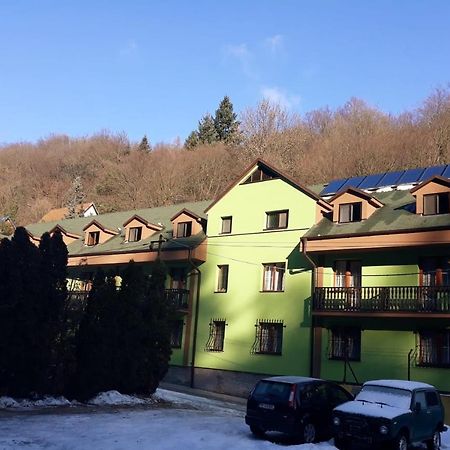 Horsky Hotel Eva Svätý Jur Екстериор снимка