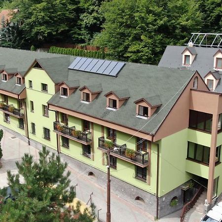 Horsky Hotel Eva Svätý Jur Екстериор снимка