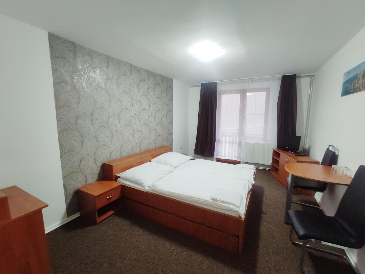 Horsky Hotel Eva Svätý Jur Стая снимка