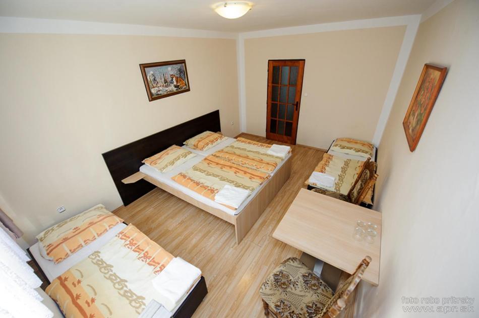 Horsky Hotel Eva Svätý Jur Екстериор снимка