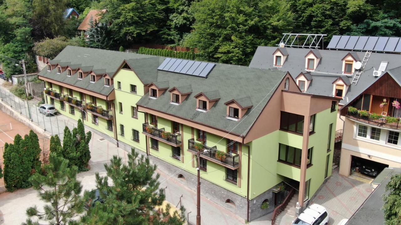 Horsky Hotel Eva Svätý Jur Екстериор снимка